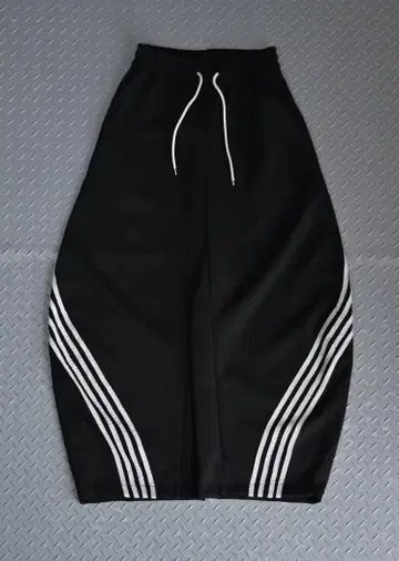 L2095 벌룬 트랙 팬츠 M ( black ) 지저인 ONLINE
