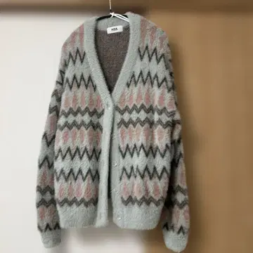 지그재그 무늬의 복슬복슬 가디건
