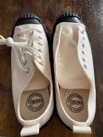 CONVERSE 화이트 스니커즈