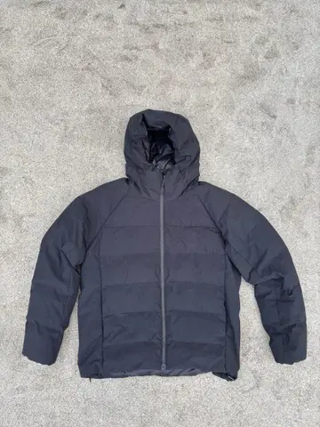 블랙 다운 자켓 L 사이즈 TIGORA