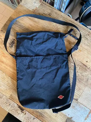 단톤 블랙 숄더백