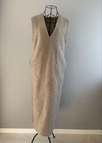 보아 슬리브리스 롱 원피스 베이지 보아풍