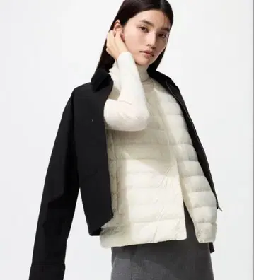 유니클로 퍼프테크 컴팩트 베스트 M 화이트