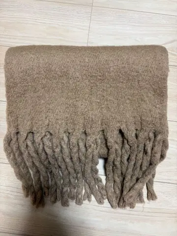 프린지 장식 베이지 머플러