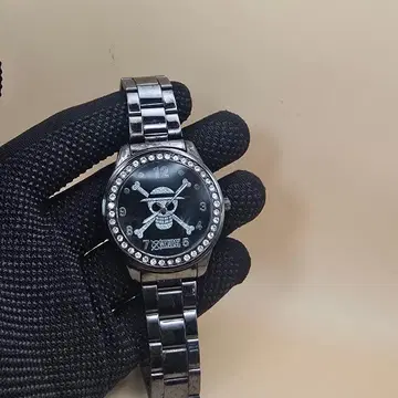 원피스 스컬 디자인 손목시계