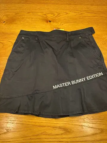 MASTER BUNNY EDITION 네이비 스커트