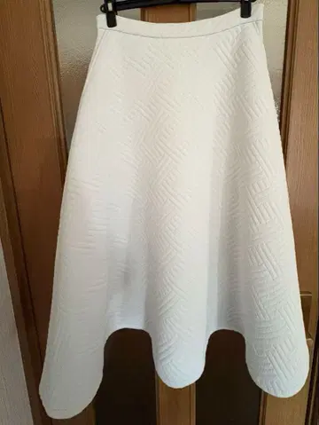 더마 컬렉션 퀼팅 플레어 스커트