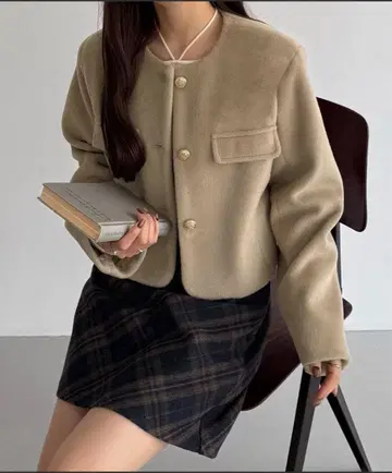 울라이크 골드 버튼 노카라 자켓