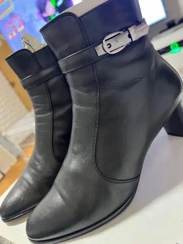 블랙 가죽 부츠