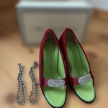 빨간색 하이힐 펌프스