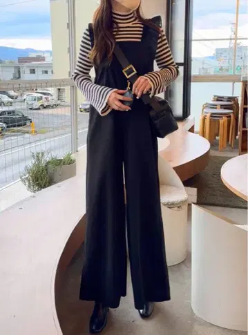 블랙 프릴 스트랩 살로펫