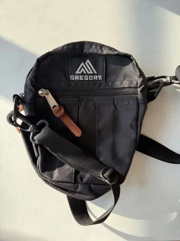 GREGORY 블랙 숄더백 M