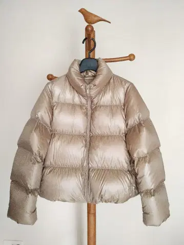 유니클로 울트라 라이트 다운 샤이니 볼륨 자켓 M