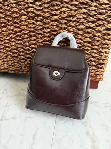 다크 브라운 가죽 백팩