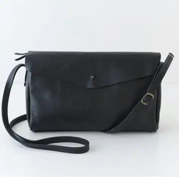 Encachette 앙카셰트 레이저 파우치 숄더 블랙