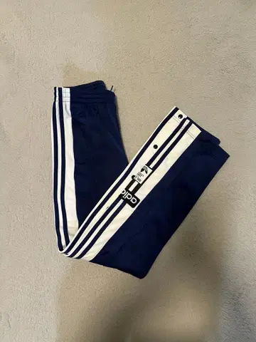 아디블레이크 팬츠 아디다스 오리지널 BLACKPINK 제니 착용