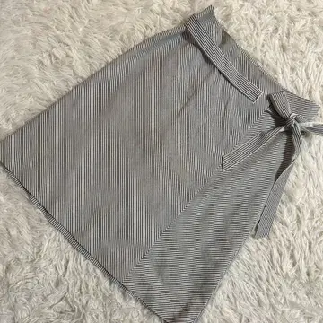 [고품질] INDIVI 올 패턴 스커트 화이트 그레이 38 면