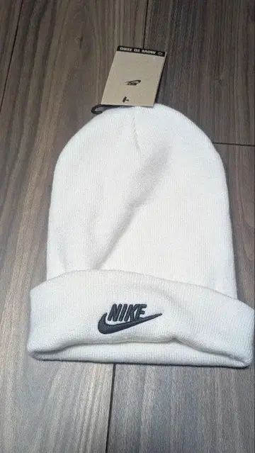 NIKE 화이트 니트 모자 비니
