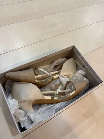 새상품급 펌프스 23.5cm