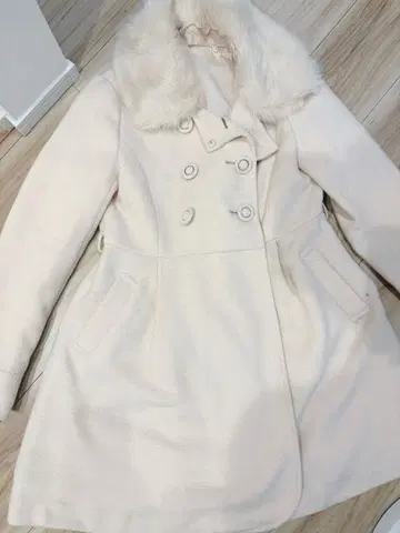 데이트에 딱! 퍼 달린 핑크 화이트 롱 코트