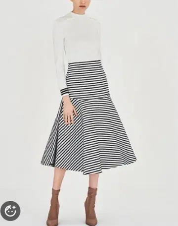 보더스 앳 발코니 스트라이프 플레어 스커트