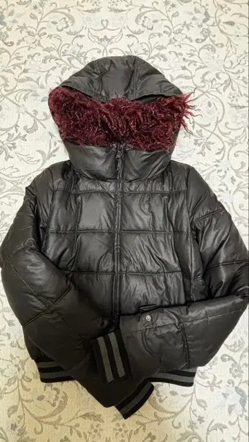 BEEDEN 새상품급 퍼 달린 블랙 다운 자켓