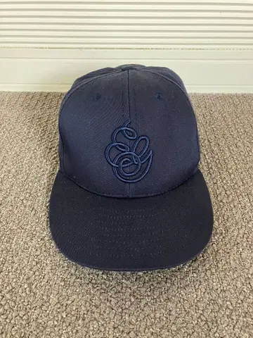 엔지니어드 가먼츠 한정판 캡