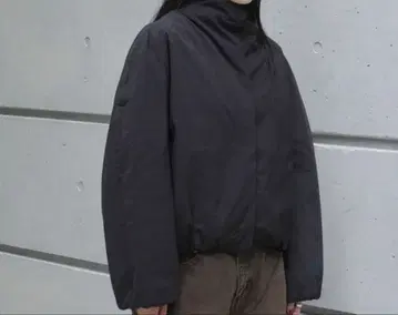 AMOMENTO 타프타 패디드 라글란 쇼트 아우터