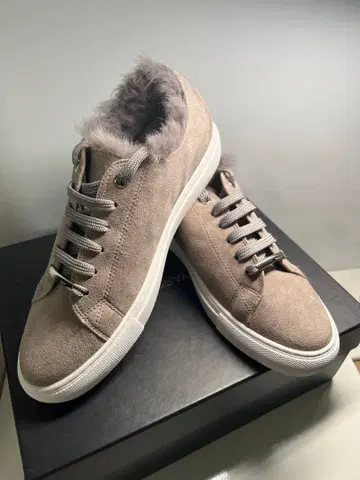 BARNYARDSTORM 퍼 달린 스웨이드 스니커즈