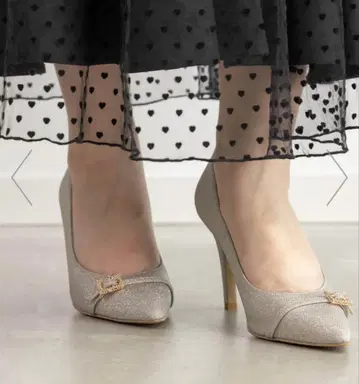 [달릴 수 있는 슬림 레그 펌프스] 글리터 힐 핏 펌프스