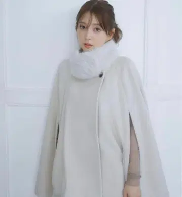 snidel 아이보리 플리스 케이프 코트