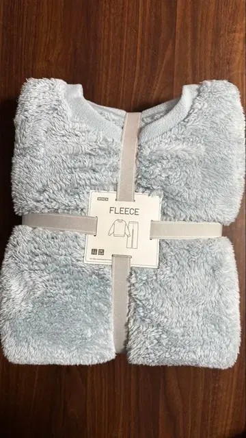 미사용 새상품 UNIQLO 퍼리 플리스 세트 긴팔 룸웨어 M