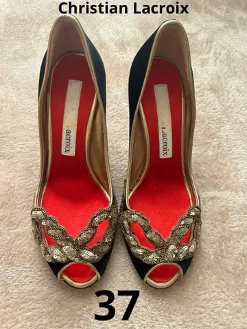크리스찬 라크르와 비즈 장식 펌프스