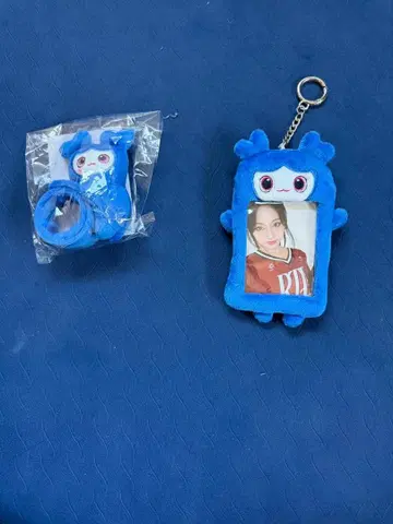 파란색 캐릭터형 키링