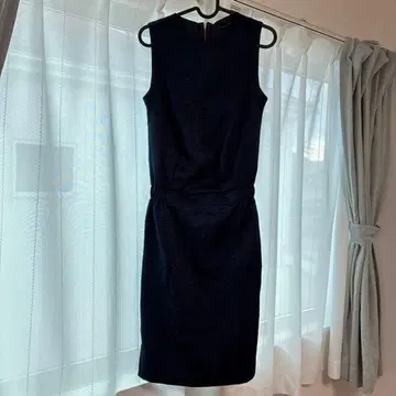 네이비 슬리브리스 원피스