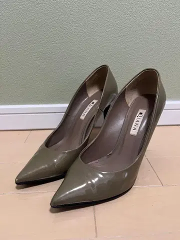 DIANA 그레이지 하이힐 24.5