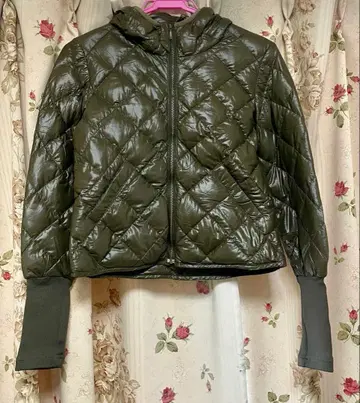 키아라 라펠 라이트 다운 리브 소매가 귀여운 수납 가방 포함