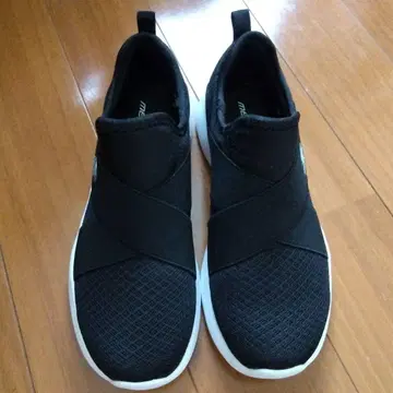 SKECHERS 블랙 슬립온 23cm