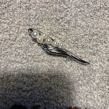 실버 펄 브로치