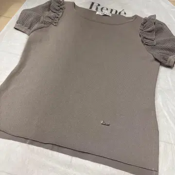 Ren 프릴 소매 베이지 니트 반팔