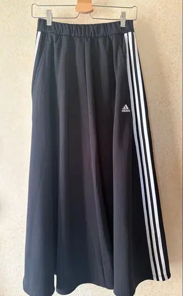 adidas 블랙 플레어 스커트 M