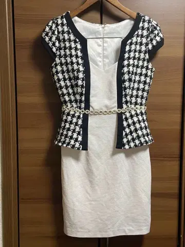 Andy 체크 무늬 페플럼 드레스 펄 벨트 포함