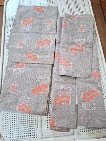울 앙상블 기모노 그레이와 오렌지 꽃무늬