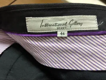 인터내셔널 갤러리 빔즈 광택 블랙 팬츠 사이즈 44