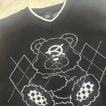 OY 곰 자수 니트 베스트 블랙