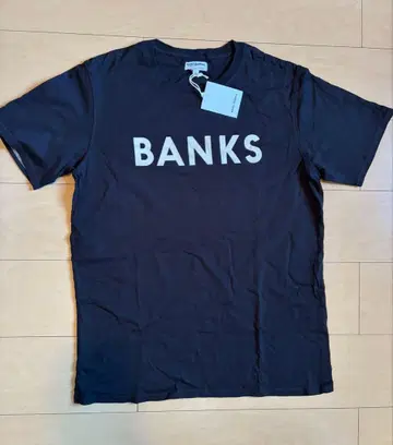 [택 포함 새상품] BANKS JOURNAL 블랙 T셔츠