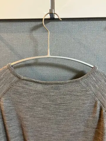 그레이 긴팔 니트 스웨터