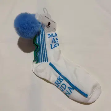 [ 미사용 새상품 ] 마크앤로나 폼폼 퍼 포함 삭스 23-25cm