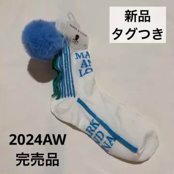 [ 미사용 새상품 ] 마크앤로나 폼폼 퍼 포함 삭스 23-25cm