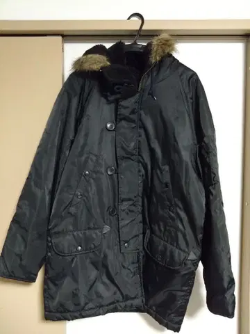 블랙 퍼 포함 롱 모즈 코트